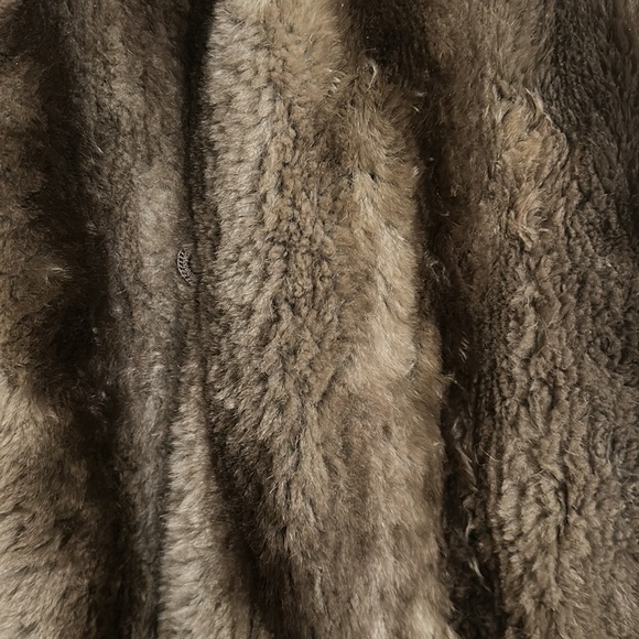 Women’s fur coat by Lohman’s fine furs in Mt. Bethel , PA - Picture 5 of 5